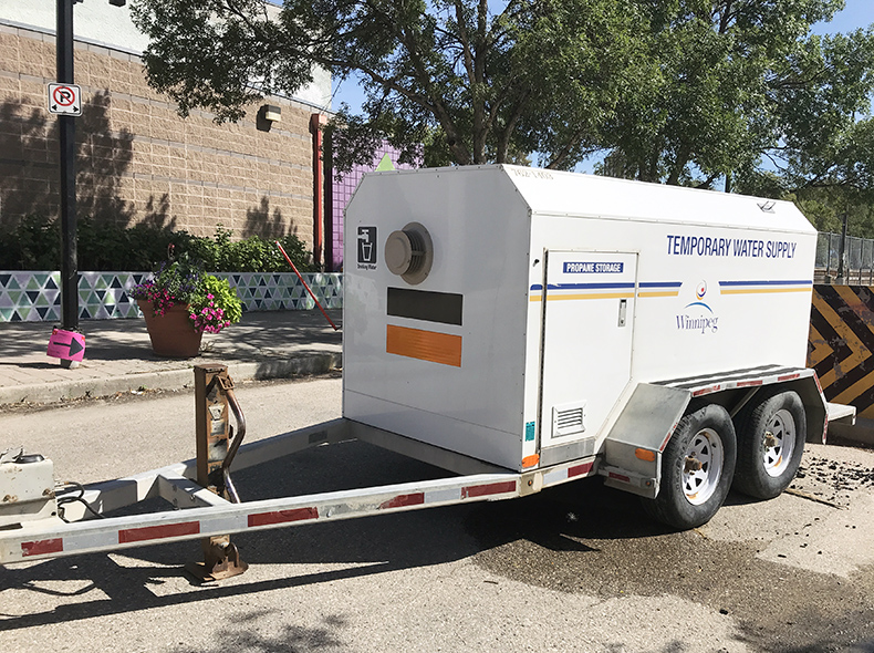 Temporary water tank trailer