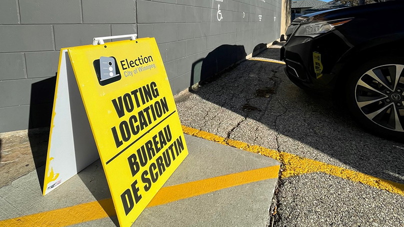 Advance voting locations were set up in several community centres.