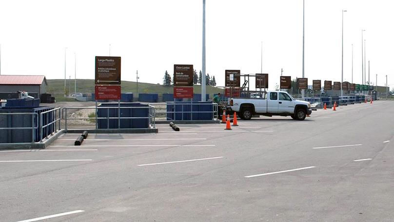 Truck at a bin at the Brady 4R Winnipeg Depot