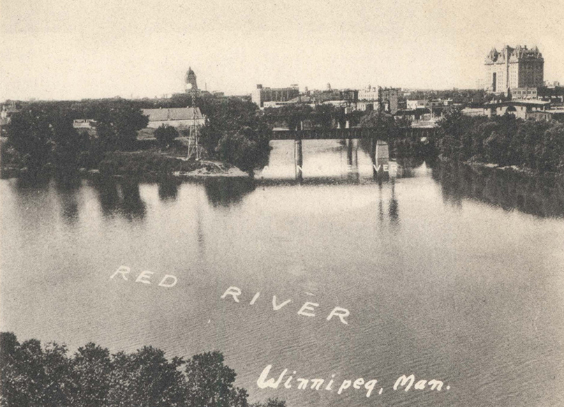 Confluent des rivières Rouge et Assiniboine, Hôtel Fort Garry à l’arrière-plan. Photographie, 1940