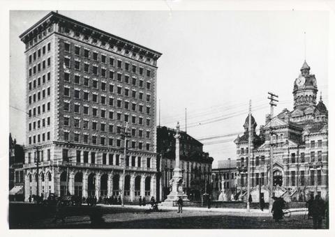 An archival image of Winnipeg's second City Hall (1886-1962).