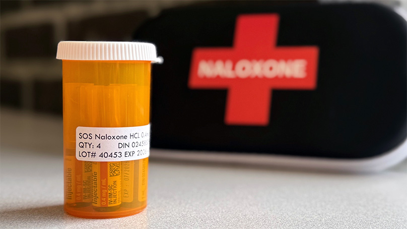 Naloxone kit