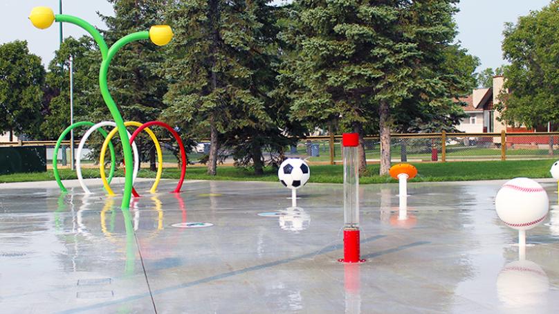 spray pad with various features