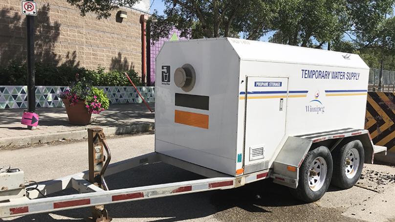Temporary water tank trailer
