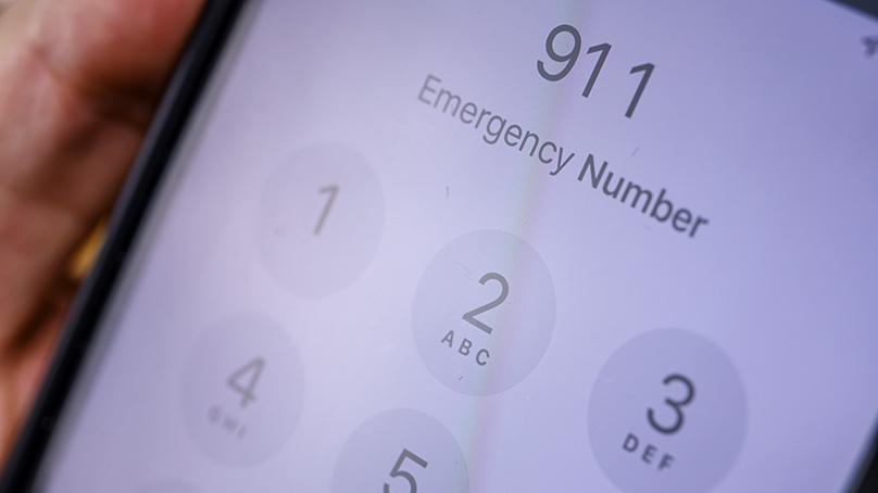 Mobile phone showing number keys and emergency number 911