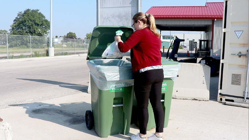 Dropping off food waste at a drop-off station