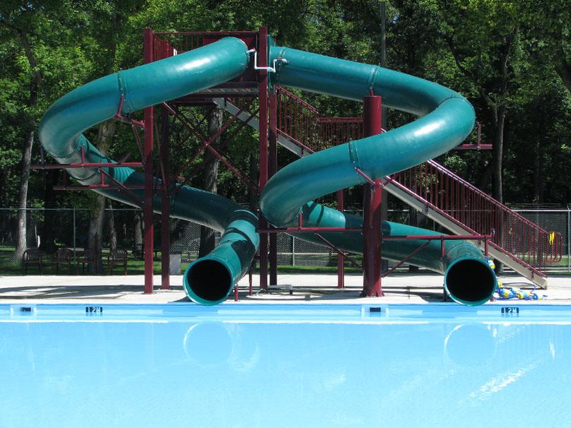 Glissoire d’eau de la piscine extérieure du parc de Kildonan