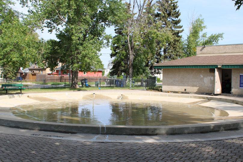 Elmwood Winter Club Wading Pool 