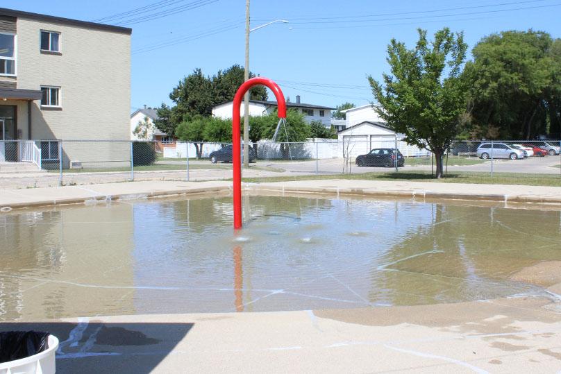 Winakwa Community Centre Wading Pool 