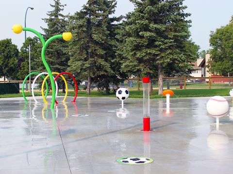 spray pad with various features